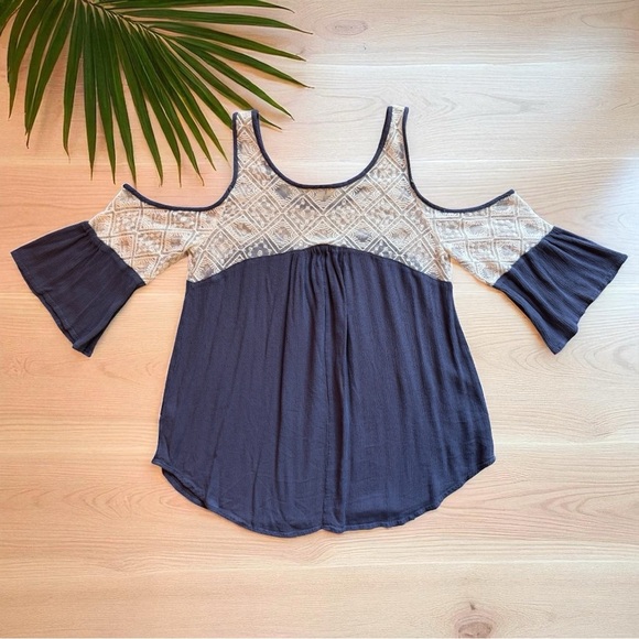 Umgee USA Cold Shoulder Boho Blouse with Crochet Lace - Size L - Picture 9 of 13